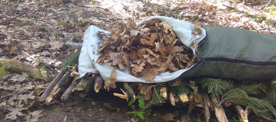 Awaryjne posłanie improwizowane – jak przygotować nocleg w terenie i nie wychłodzić się w nocy 2 Poslanie Survivalowe 4