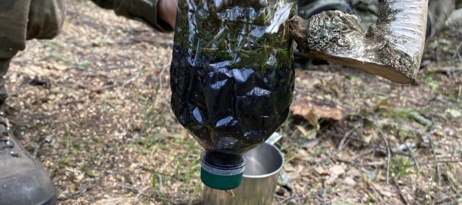 Filtr do wody survival – jak zrobić improwizowany filtr z butelki w terenie 3 Filtr do wody w butelki survival. Filtr improwizowany.