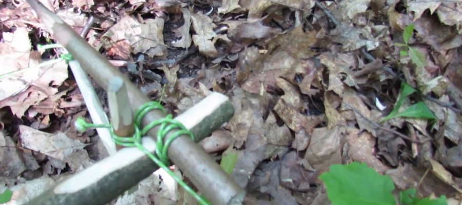 Pułapka Włócznia (Spring Spear Trap) – jedna z najbardziej niebezpiecznych pułapek survivalowych 4 Sprezynujaca Pulapka Wlocznia 3